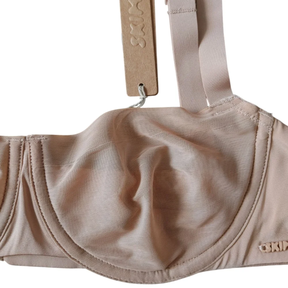 SKIMS No Show Molded Unlined Balconette Bra - Picture 6 of 12